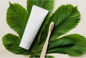 Sử dụng kem đánh răng có chứa Fluoride